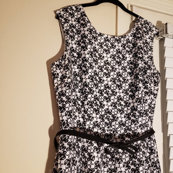 Black and White Julian Taylor Dress - Picture 2 of 5